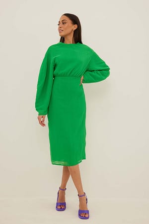 Green Midikleid mit weiten Ärmeln