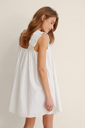 White Minikleid Mit Breiten Schulterriemen