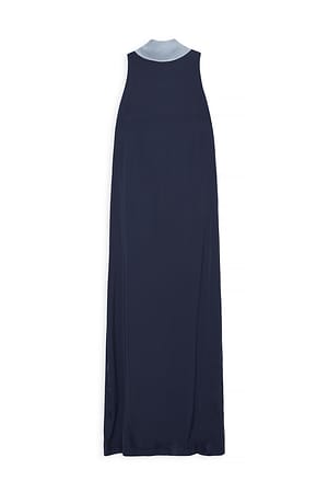 Navy Maxiklänning med scarfdetalj