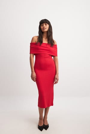 Red Vestido midi acanalado de hombros descubiertos