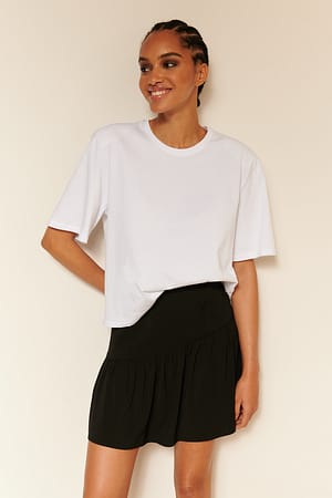 White Ekologisk t-shirt med axelvaddar
