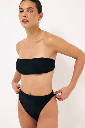 Black Vattert bandeau-bikinitopp