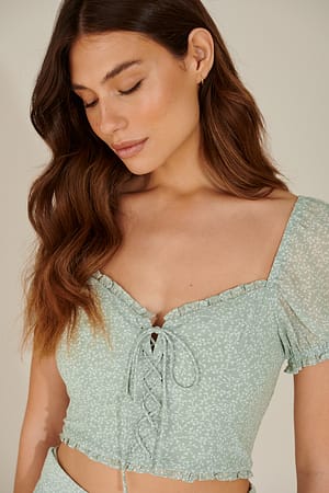 Mini Leaves Green Gerecycled crop top met kantdetail