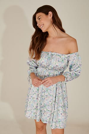 Camo Flower Recyceltes schulterfreies Minikleid