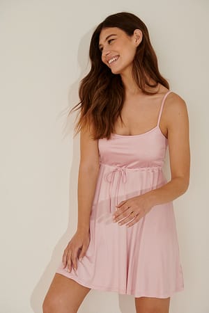 Dusty Pink Minikleid mit Schnürdetail