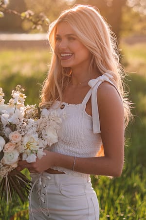 White Gerecycleerd gesmockte crop-top