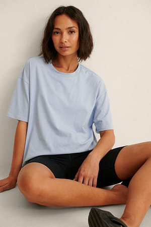 Blue Organisches Basic T-Shirt mit überschnittenern Schultern