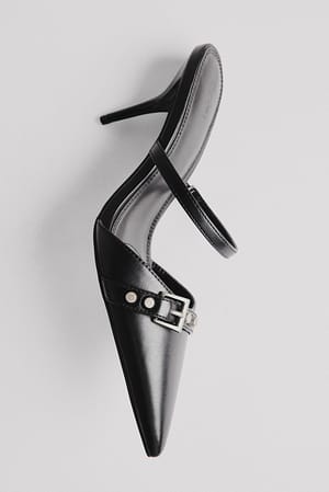 Pointy Detail Pumps