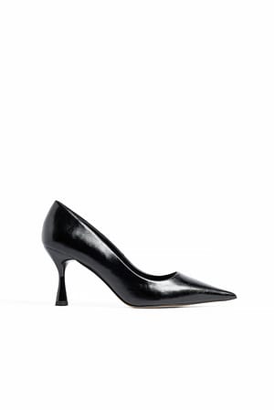 Black Spisse pumps