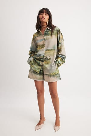 Printede shorts med blondedetaljer