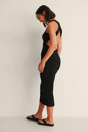 Black Midikleid mit gekreuztem Rücken
