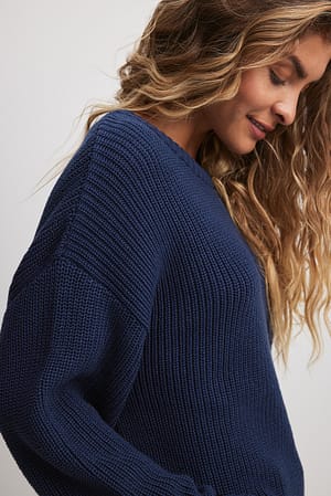 Rundhalsausschnitt Strickpullover