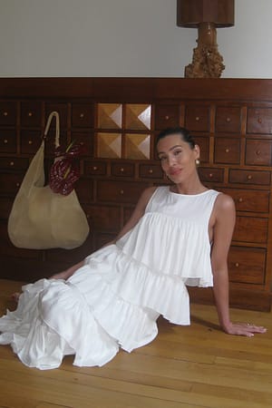 White Maxikleid mit Volant