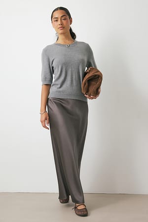 Dark Grey Satin midinederdel