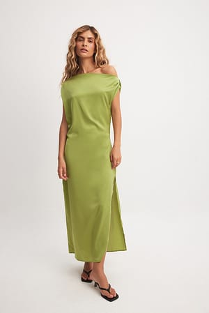 Olive Green Vestido midi de satén con un hombro