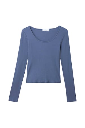 Dusty Blue Ribbet top med dyb halsudskæring