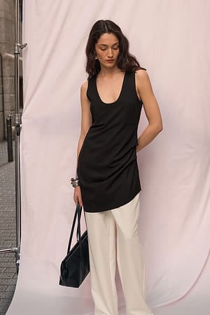 Black Minivestido con escote redondo