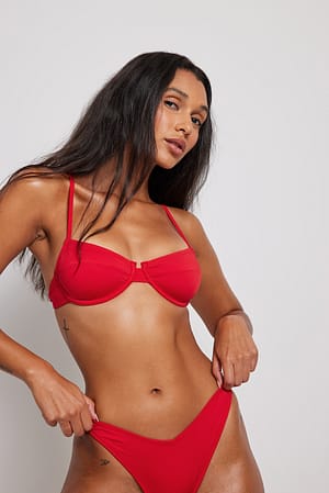 Bikini BH med skål og sømdetalje