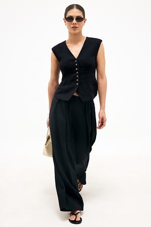 Black Shaped Vest