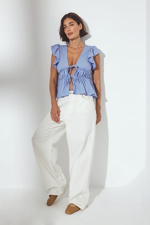 Light Blue Top con volantes en los hombros
