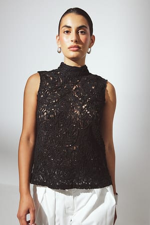 Black Top de encaje sin mangas