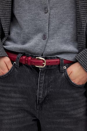 Burgundy Cinturón de piel fino