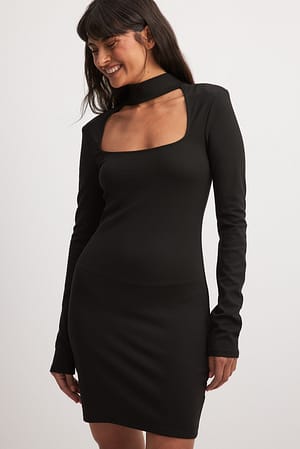 Black Minivestido con cuello cuadrado y detalle de gargantilla