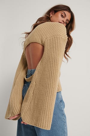 Beige Recycelter Strickpulli mit Cut-out-Detail am Rücken