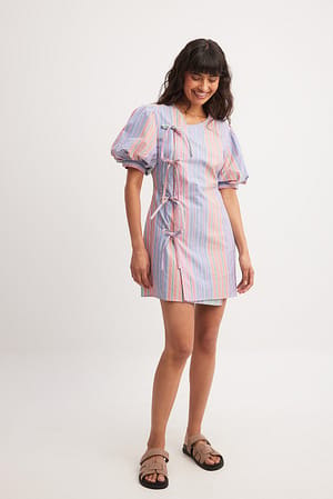Multi Stripe Gestreiftes Minikleid mit Schnürdetail
