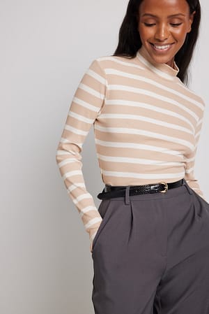 Beige/White Gestreifter gerippter Pullover mit langen Ärmeln und Rollkragen