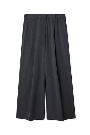 Pinstripe gestreifte Anzughose mit weitem Bein