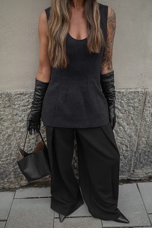 Grey Top entallado con escote redondo