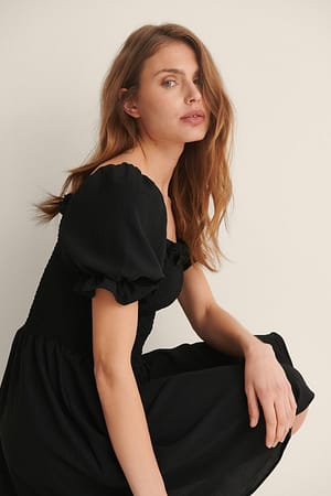 Black Miniklänning Med Volanger