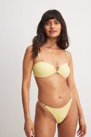 Yellow Bikinitrosa med triangeldetalj