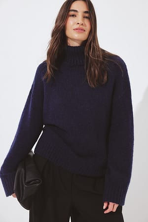 Navy Jersey de punto de mezcla de lana con cuello de tortuga
