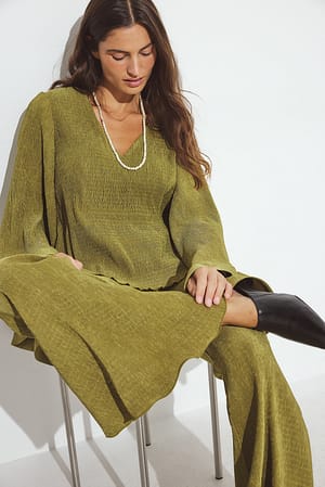 Olive Green Bluse mit V-Ausschnitt