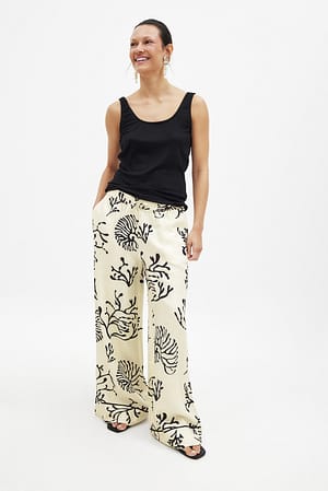 Black/White Print Vid bukse i viskose med middels liv