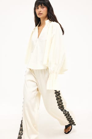 Offwhite Blusa con cuello en V