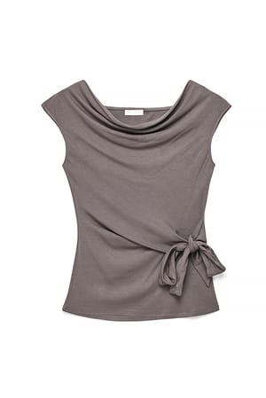 Taupe Top met knoopdetail in de taille