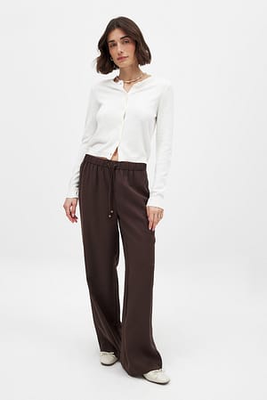 Hose mit weitem Bein und mittlerer Taille
