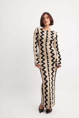 Maxi-Strickkleid mit weiten Ärmeln