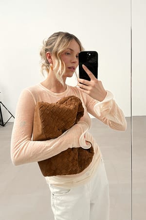 Offwhite Jersey-topp med volangärm
