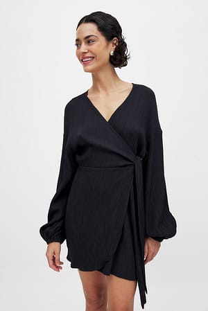 Wrap Dress in Crinkle Structure