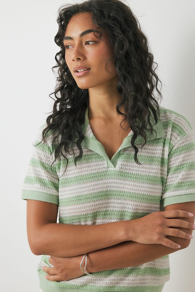 Green Stripe Top met kraag en korte mouwen