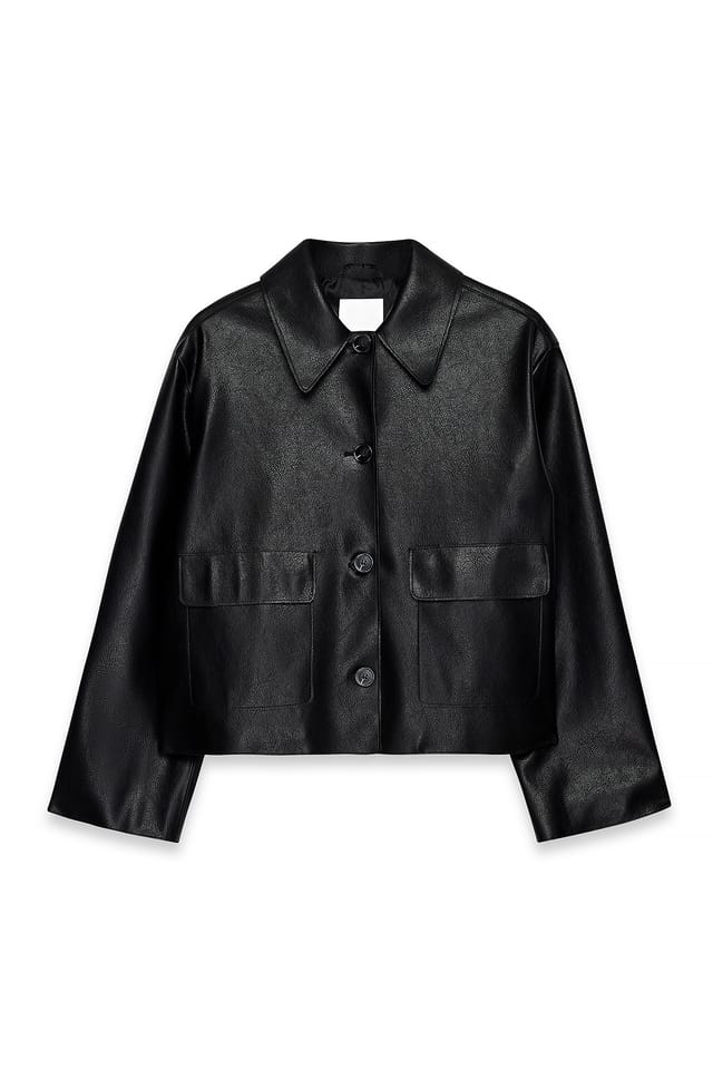 Black kurze Kunstlederjacke mit Knopfdetail