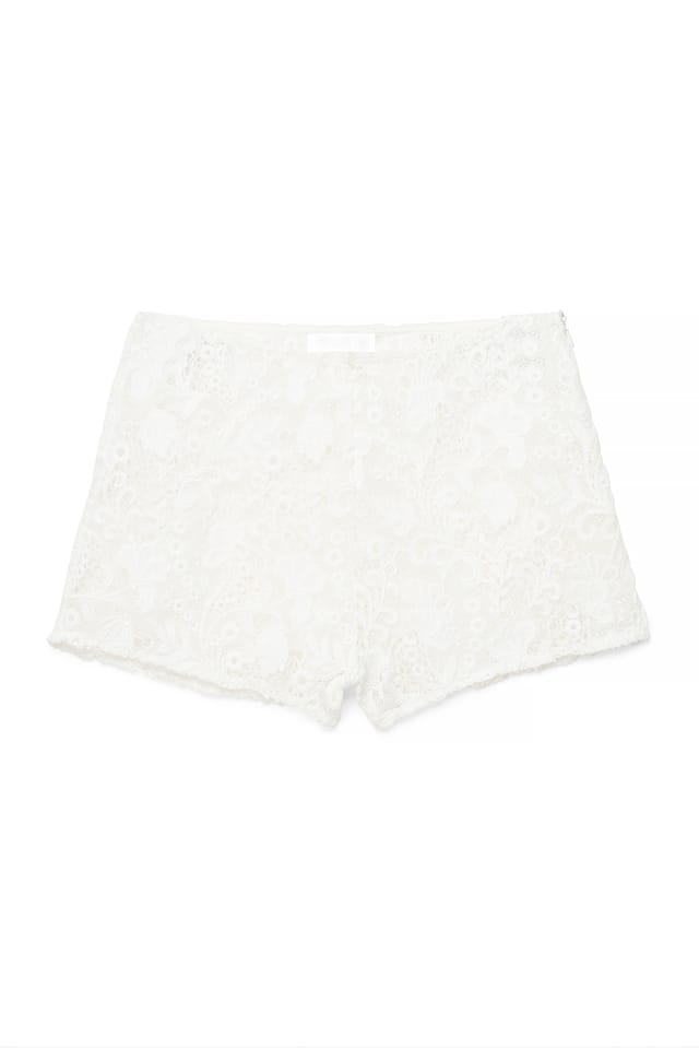White Minishorts con detalle de encaje