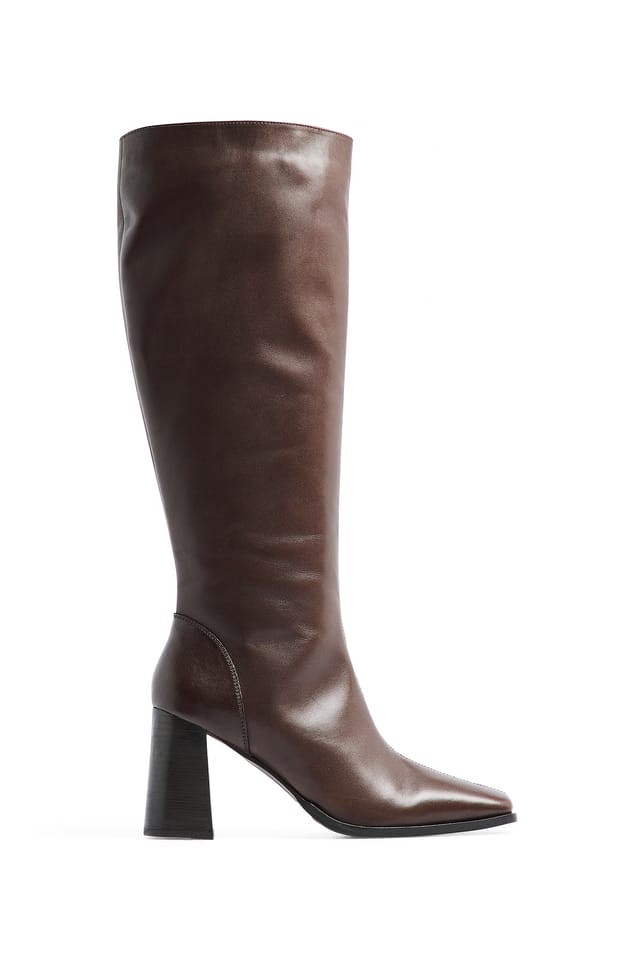 Brown Åtsittande boots i läder med fyrkantig tå