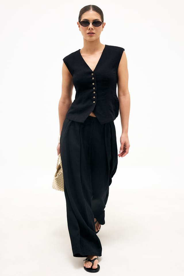 Black Shaped Vest