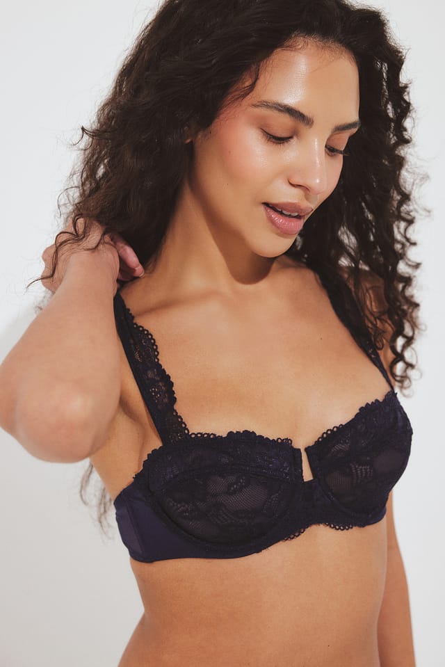 Dark Blue Balconette-BH aus Spitze mit breiten Trägern