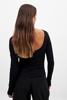 Go to image 1 of 4